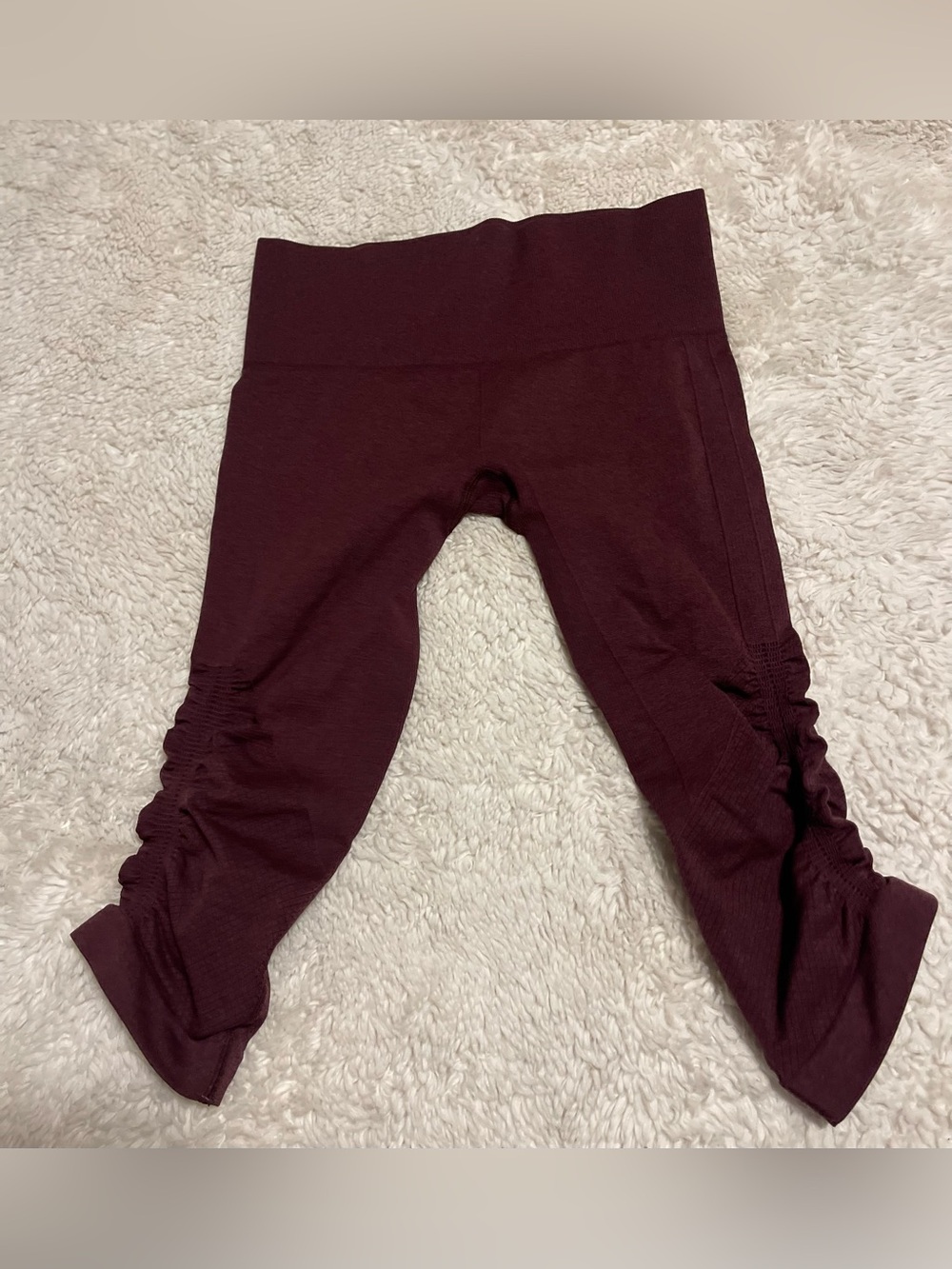 Lululemon In The Flow Crop ||
Heathered Bordeaux Drama size 4